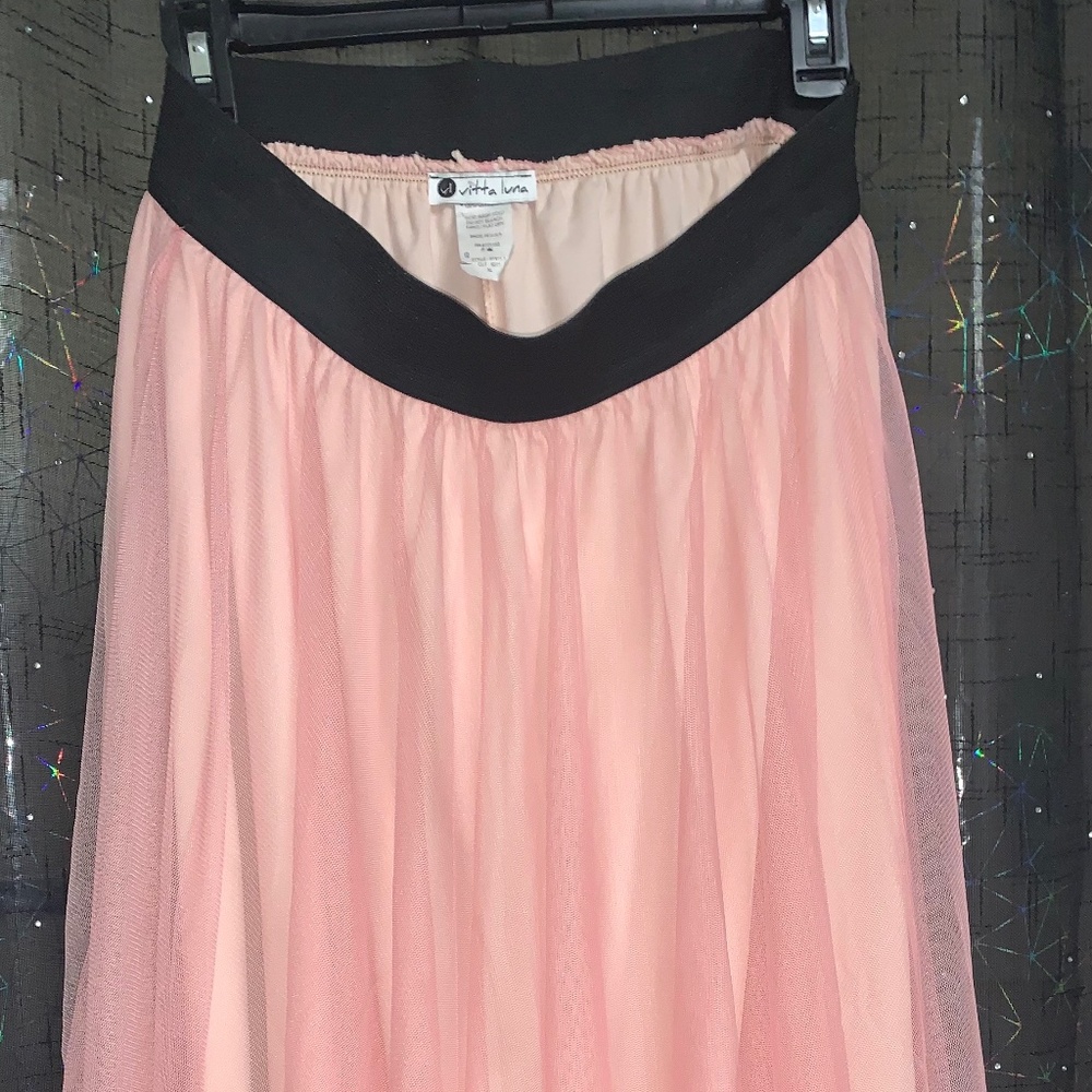 Tulle midi skirt. Peach/ pink in color Size XL